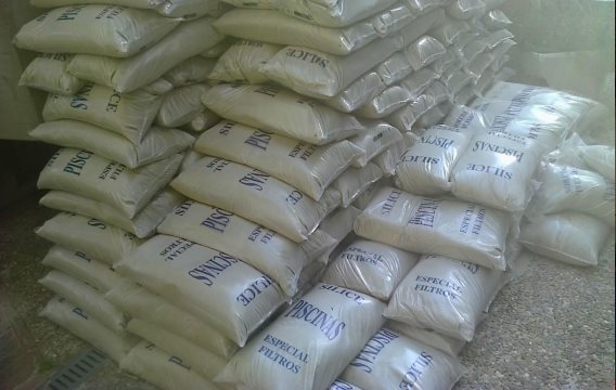 cambiar arena piscina